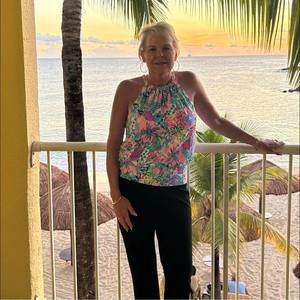 Meet your Posher, Debbi